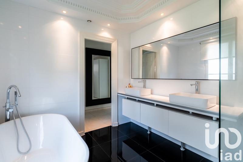 Maison - 252 m² - 8 pièces