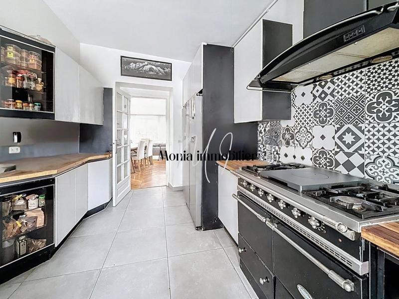 Pavillon - 160 m² - 7 pièces