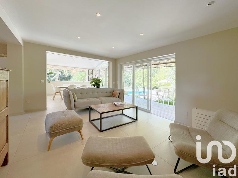 Maison - 250 m² - 8 pièces