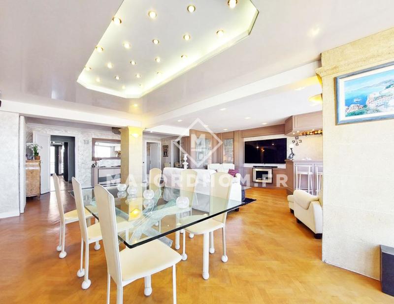 Appartement - 152 m² - 6 pièces