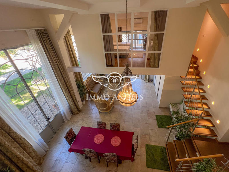 Château - 1 400 m² - 38 pièces