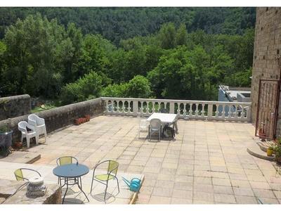 Propriété - 700 m² - 16 pièces