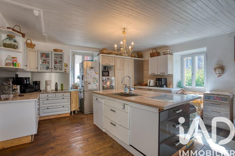 Maison - 230 m² - 7 pièces