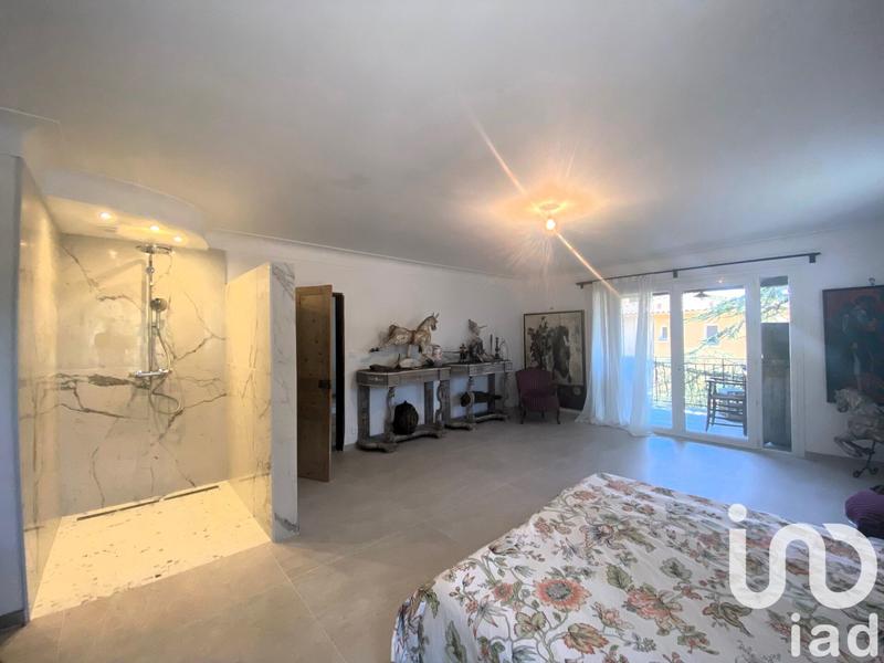 Maison - 256 m² - 9 pièces