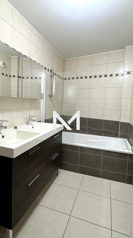 Appartement - 90 m² - 4 pièces