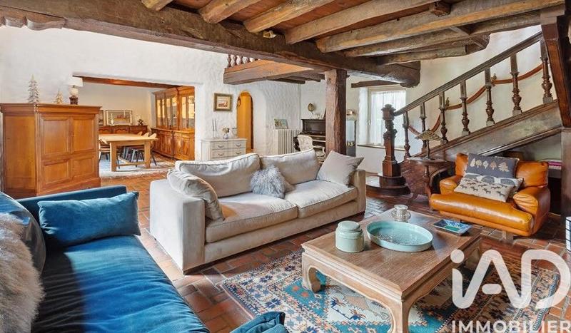 Maison - 202 m² - 8 pièces