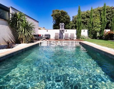 Maison - 205 m² - 8 pièces