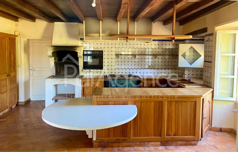 Propriété - 654 m² - 14 pièces