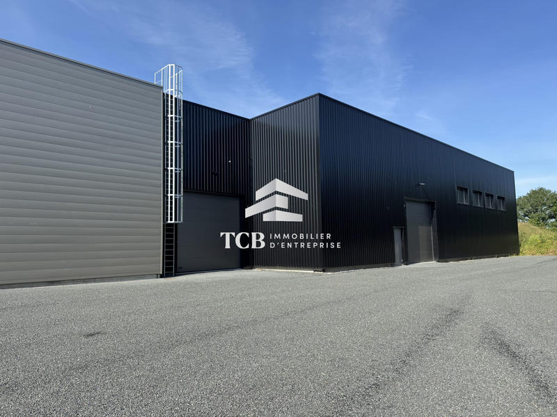 Local d'activités - 930 m²
