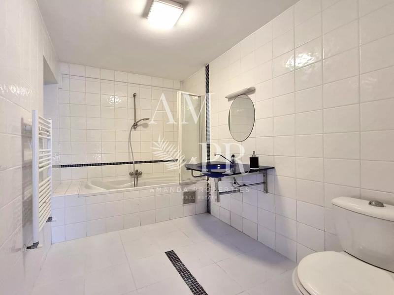 Villa - 200 m² - 6 pièces