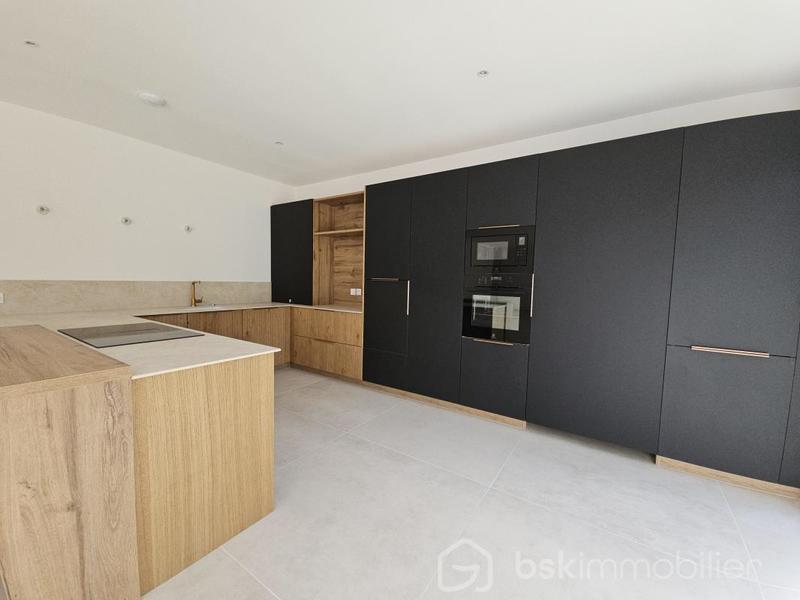 Maison - 280 m² - 8 pièces