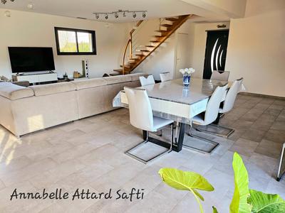 Maison - 200 m² - 7 pièces