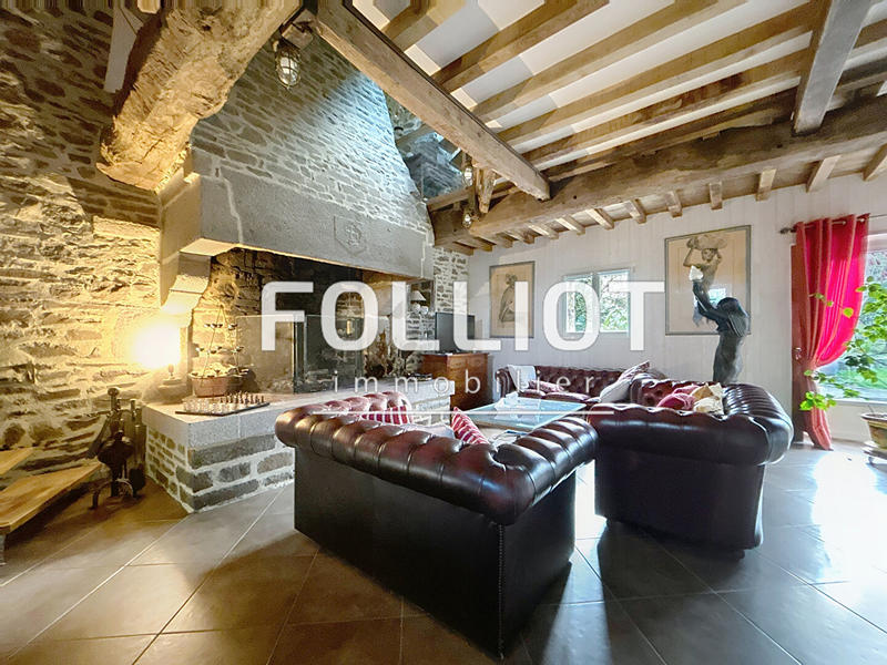 Maison - 243 m² - 8 pièces