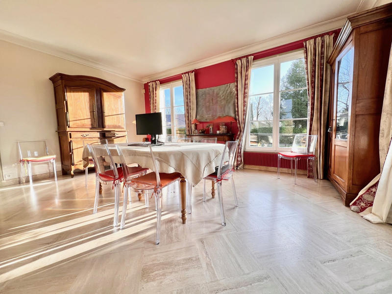 Propriété - 260 m² - 9 pièces