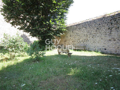 Maison - 400 m² - 40 pièces