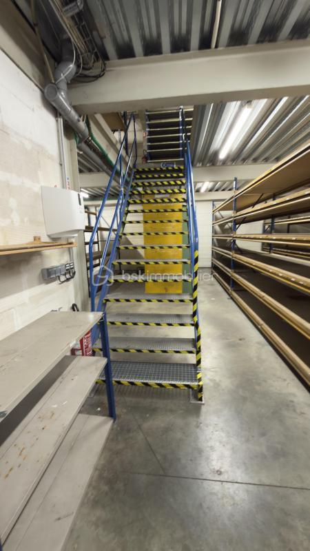 Local commercial - 1 500 m² - 20 pièces