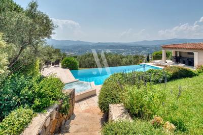 Propriété - 230 m² - 6 pièces