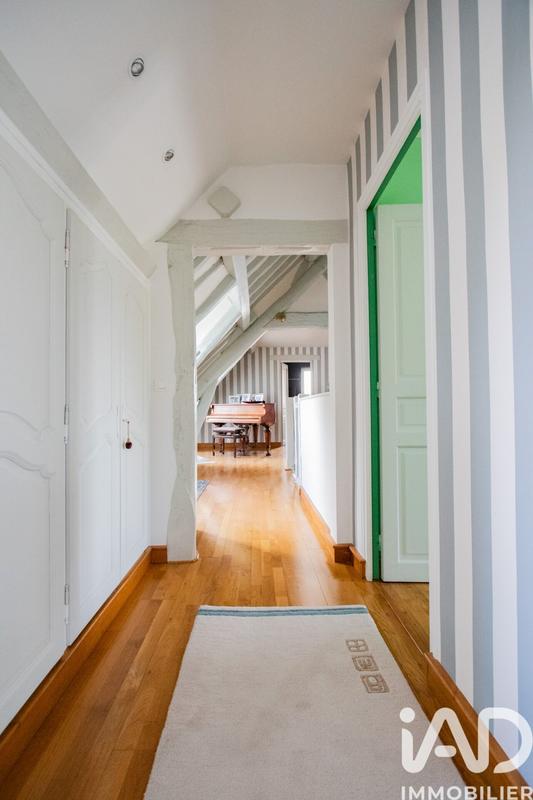 Maison - 220 m² - 9 pièces