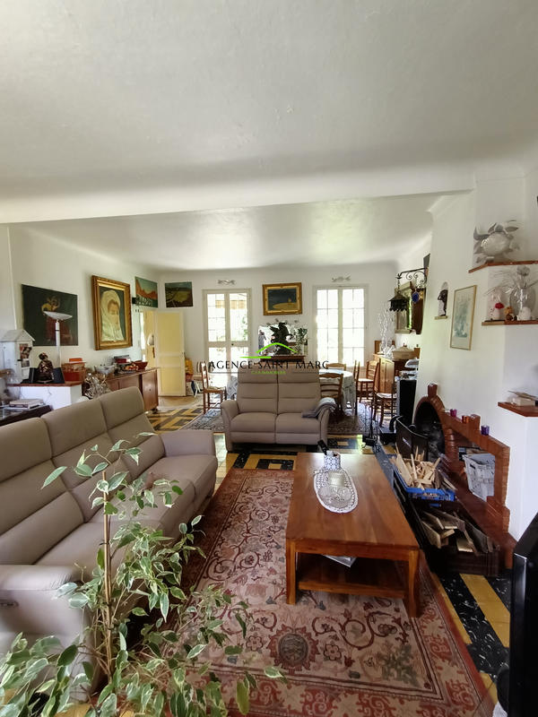 Propriété - 209 m² - 7 pièces