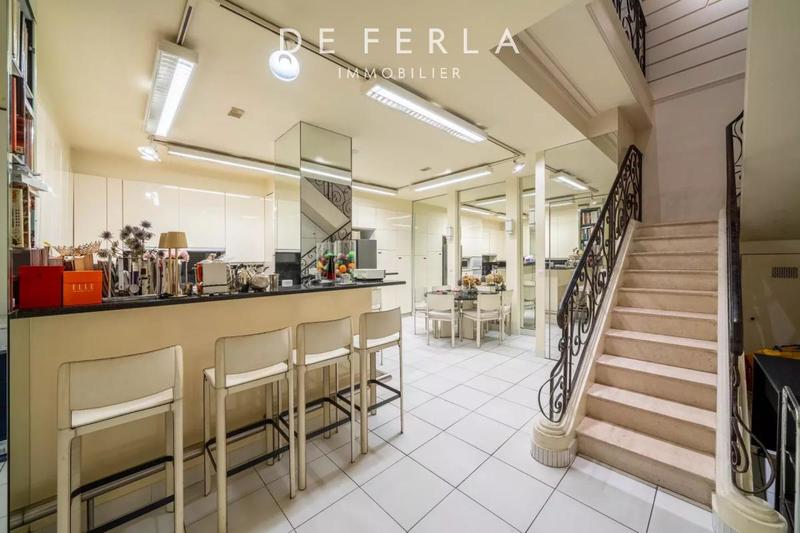 Appartement - 300 m² - 7 pièces