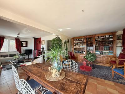 Maison - 180 m² - 5 pièces