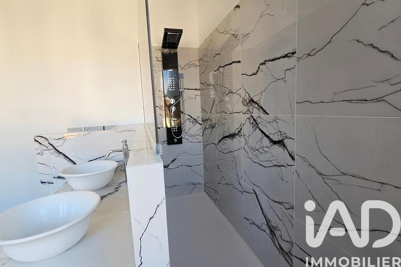 Maison - 378 m² - 13 pièces