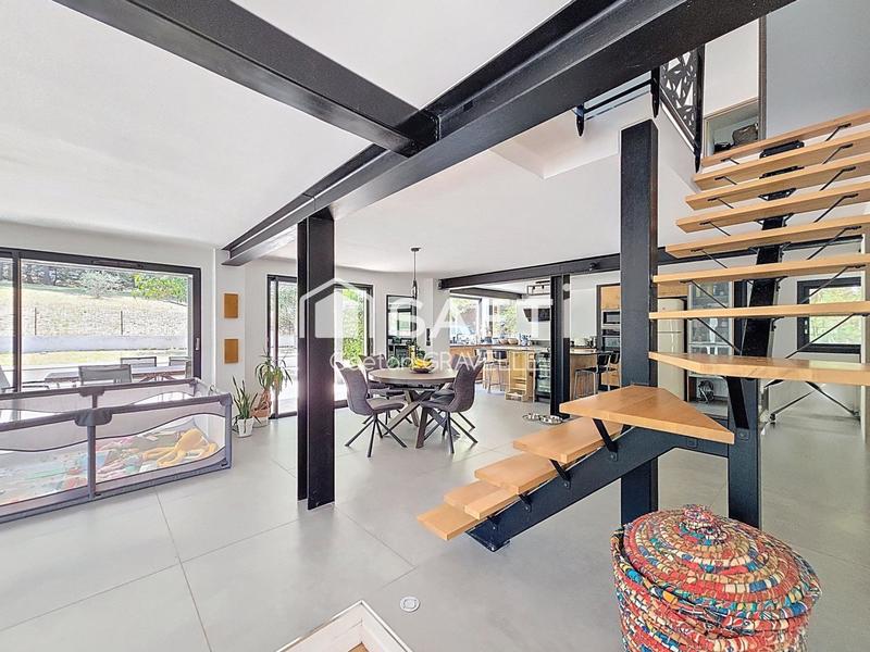 Maison - 192 m² - 5 pièces