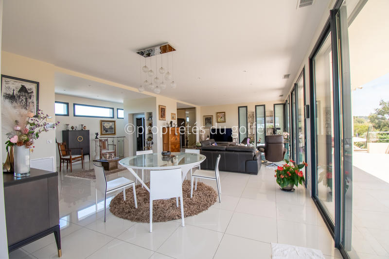 Maison - 195 m² - 6 pièces