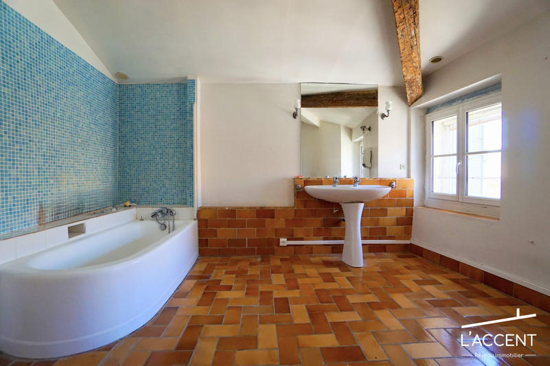 Maison - 437 m² - 14 pièces