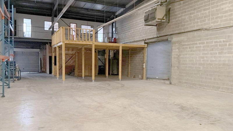 Entrepôt - 376 m²