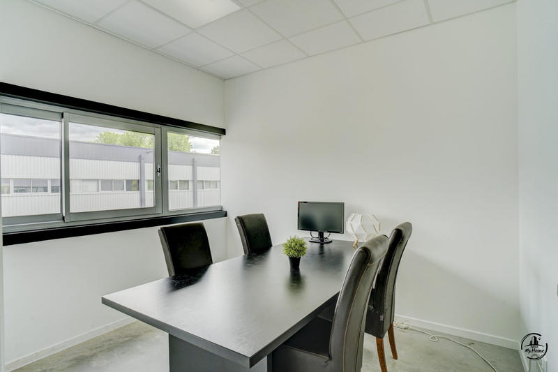 Local d'activités - 146 m²