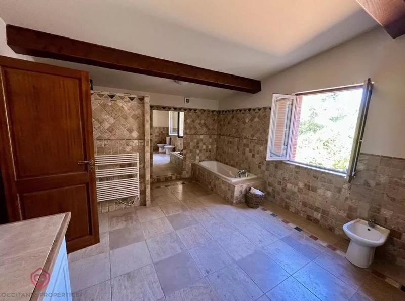 Propriété - 420 m² - 12 pièces