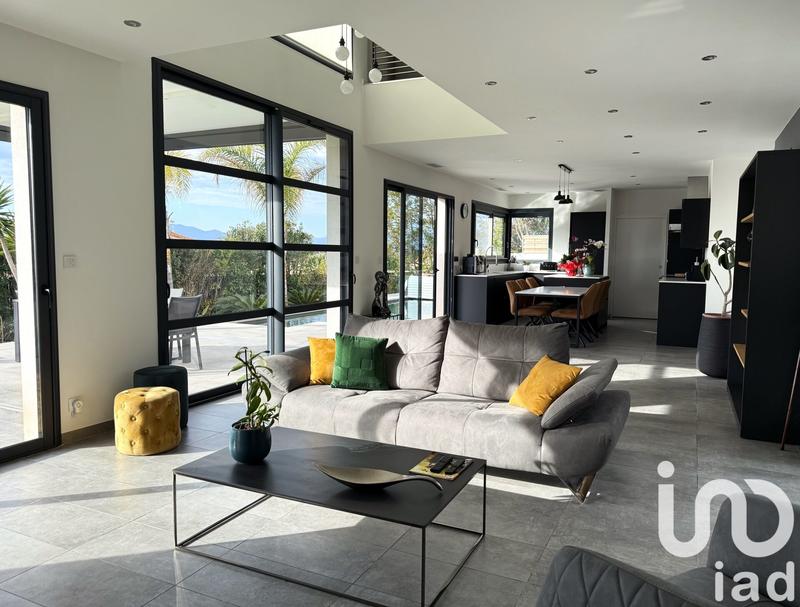 Maison - 219 m² - 5 pièces