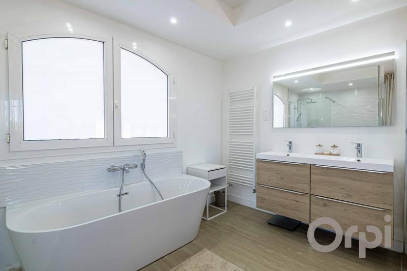 Villa - 300 m² - 8 pièces