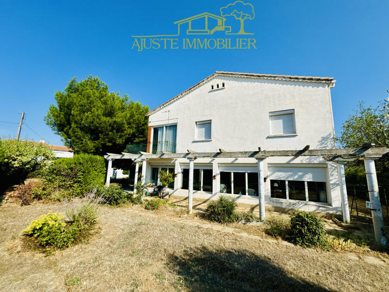 Maison - 220 m² - 7 pièces