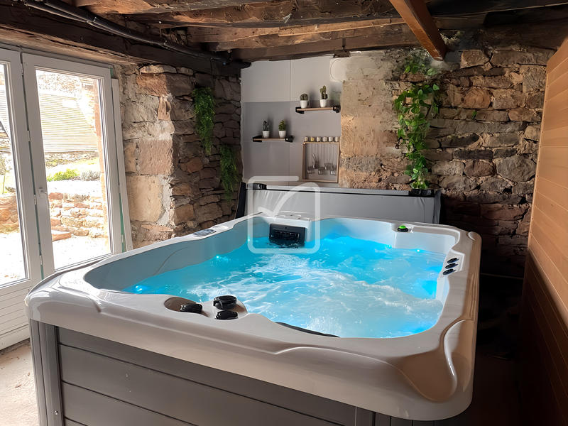 Maison - 314 m² - 13 pièces