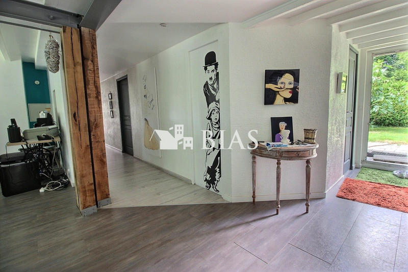 Maison - 220 m² - 6 pièces