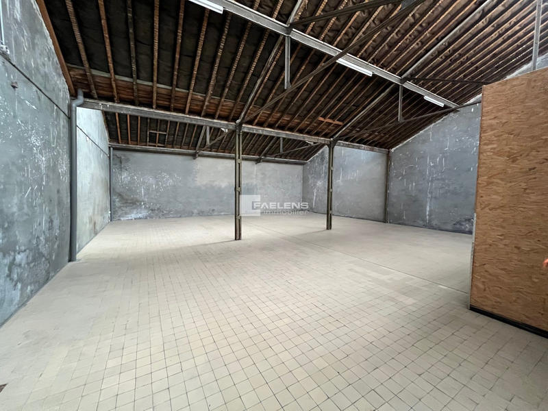 Local commercial - 303 m² - 1 pièce