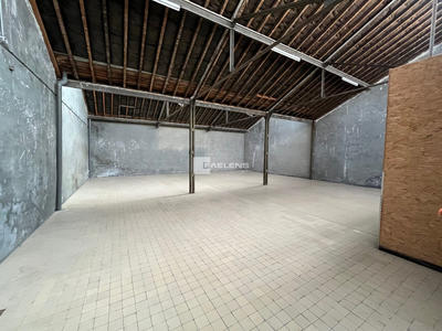 Local commercial - 303 m² - 1 pièce