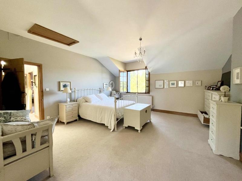 Maison - 285 m² - 8 pièces