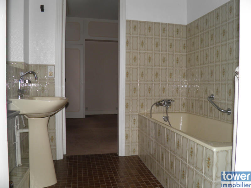 Maison - 240 m² - 7 pièces