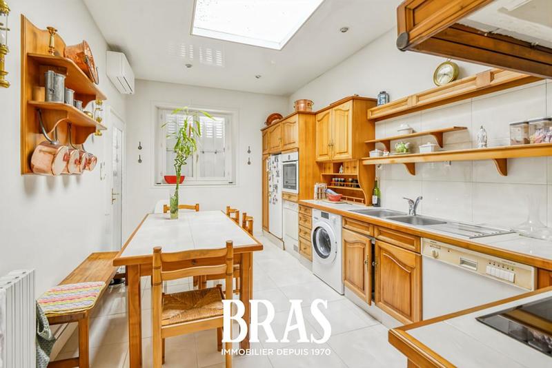 Hôtel particulier - 220 m² - 6 pièces