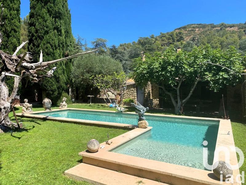 Maison - 256 m² - 9 pièces