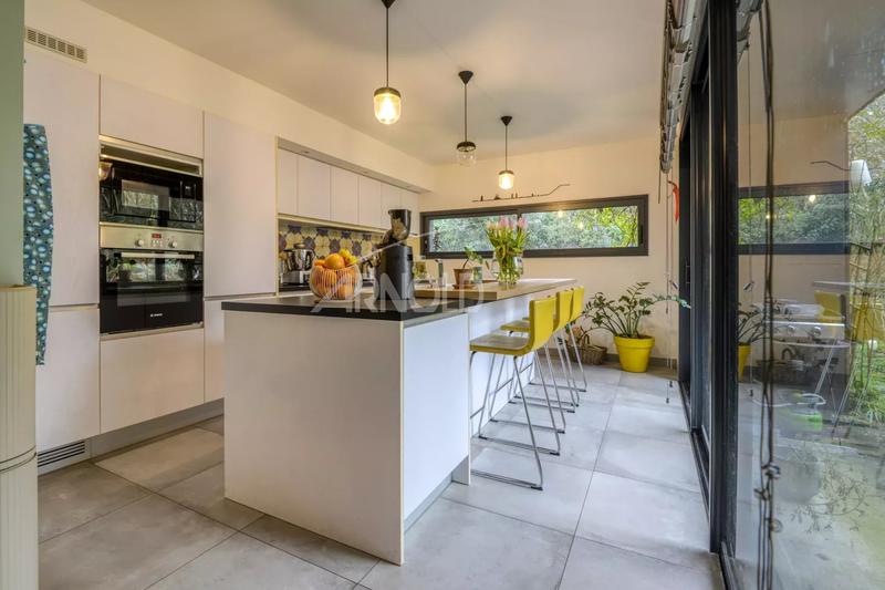 Maison - 180 m² - 8 pièces