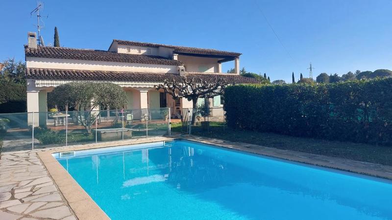 Villa - 227 m² - 6 pièces