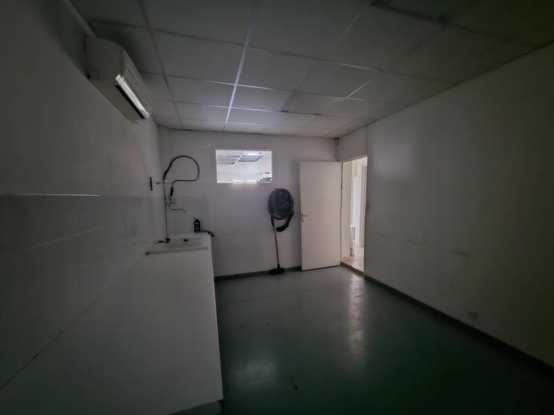 Local d'activités - 250 m² - 5 pièces