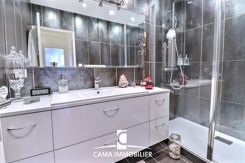 Appartement - 81 m² - 3 pièces