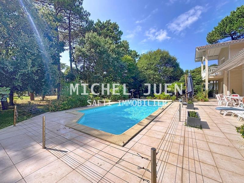 Maison - 205 m² - 6 pièces