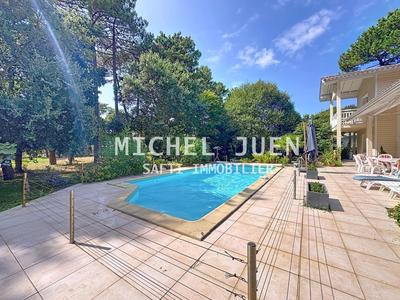 Maison - 205 m² - 6 pièces