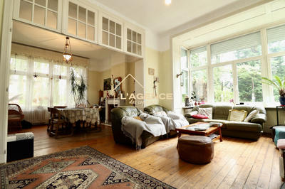 Maison - 236 m² - 10 pièces